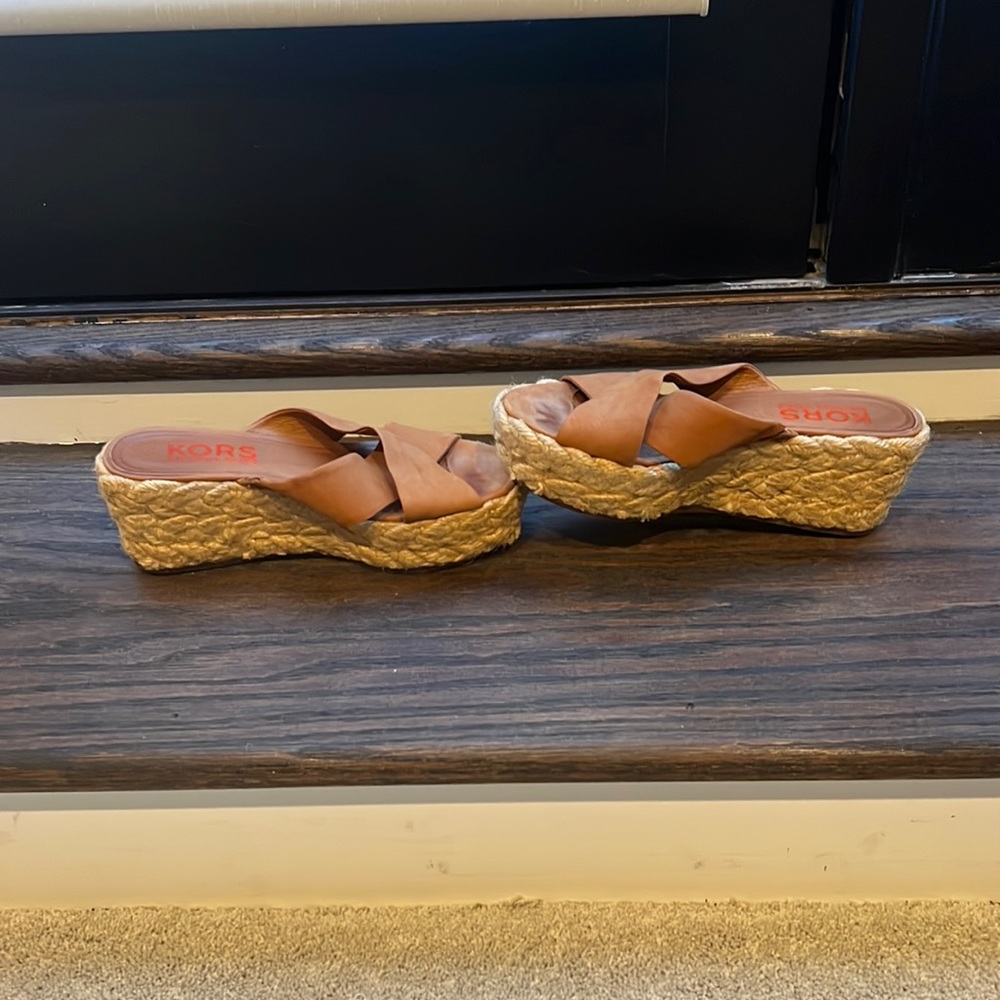 Michael Kors tan sandal size 6